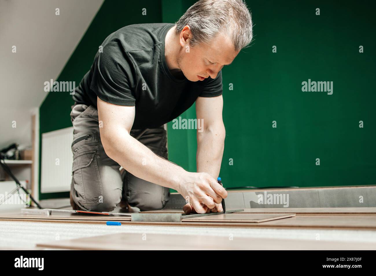 Kneeling man hi-res stock photography and images - Alamy