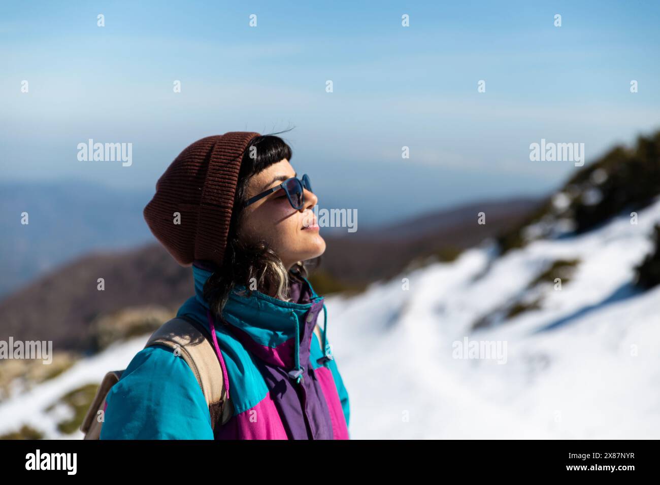 Woman hiking in snowy mountain hi-res stock photography and images - Alamy