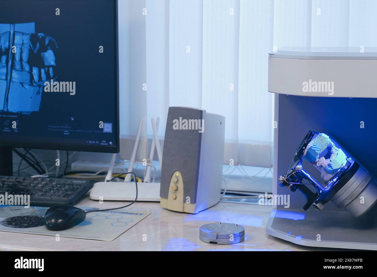 Cad cam equipment modern extraoral hi-res stock photography and images ...