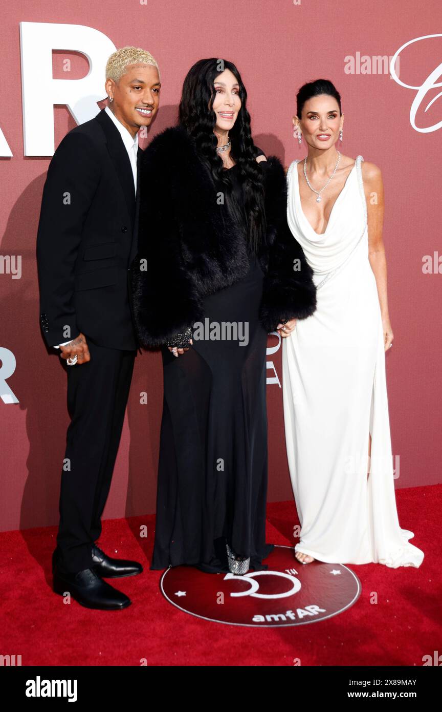 Alexander Edwards, Cher und Demi Moore bei der 30. amfAR Gala Cannes im