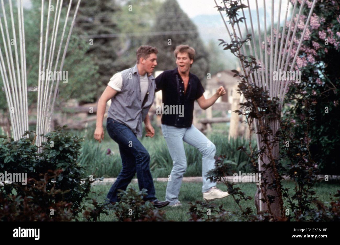 FOOTLOOSE1984 de Herbert Ross Chris Penn Kevin Bacon. COLLECTION CHRISTOPHEL © Paramount Pictures - IndieProd Company Productions Stock Photo