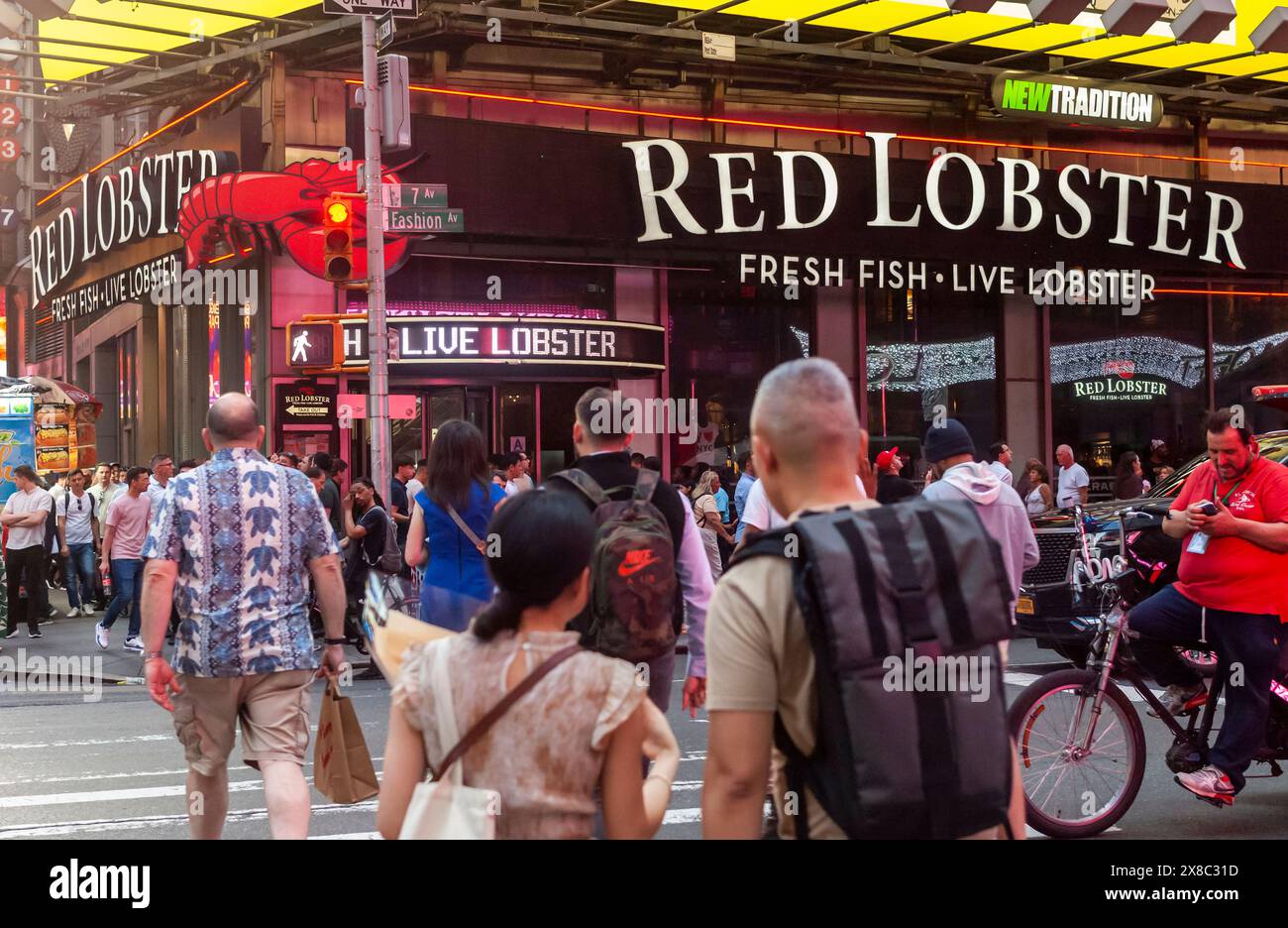 A Red Lobster restaurant in Times Square in New York is seen on Wednesday, May 22, 2024. The seafood chain has filed for bankruptcy protection and is closing dozens of restaurants. (© Richard B. Levine) Stock Photo