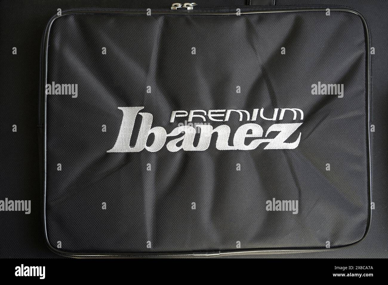 Details of the ibanez electric guitar case and bag made of sturdy black