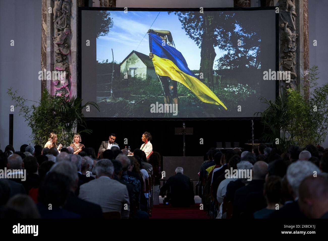 AMSTERDAM - Julia Kochetova during the presentation of the World Press Photo prizes. It is one of the most prestigious awards for photojournalists. ANP RAMON VAN FLYMEN netherlands out - belgium out Stock Photo