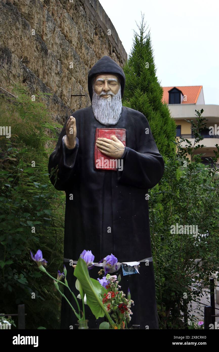 Saint charbel lebanon annaya hi-res stock photography and images ..., حجم الصورة 866x1390