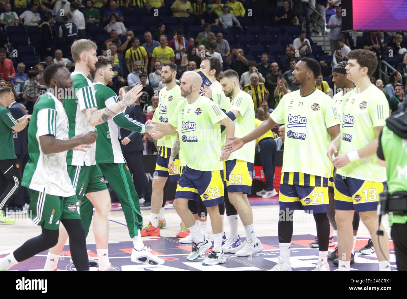 Berlin, Germany, 24, May, 2024.  Greetings during the match between Panathinaikos vs. Fenerbahce. Turkish Airlines Euroliga Final Four Berlin 2024. Credit: Fabideciria/Alamy Live News Stock Photo