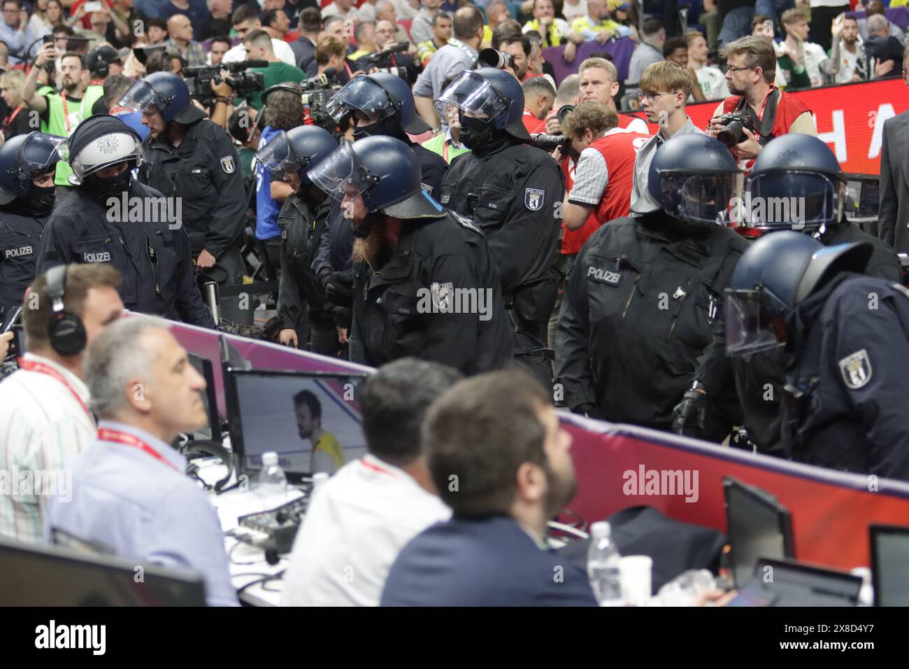 Berlin, Germany, 24, May, 2024.  Police during the match between Panathinaikos vs. Fenerbahce. Turkish Airlines Euroliga Final Four Berlin 2024. Credit: Fabideciria/Alamy Live News Stock Photo