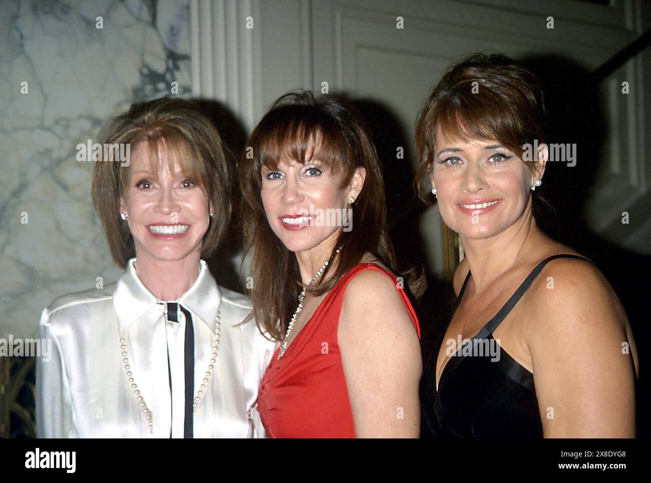 K27124JBU THE JUVENILE DIABETES RESEARCH FOUNDATION 30TH ANNUAL PROMISE BALL, WALDORF ASTORIA, NYC 11/09/02. JUDIE BURSTEIN/ 2002.MARY TYLER MOORE.LORRAINE BRACCO(Credit Image: © JUDIE BURSTEIN/ZUMA Wire) EDITORIAL USAGE ONLY! Not for Commercial USAGE! Stock Photo