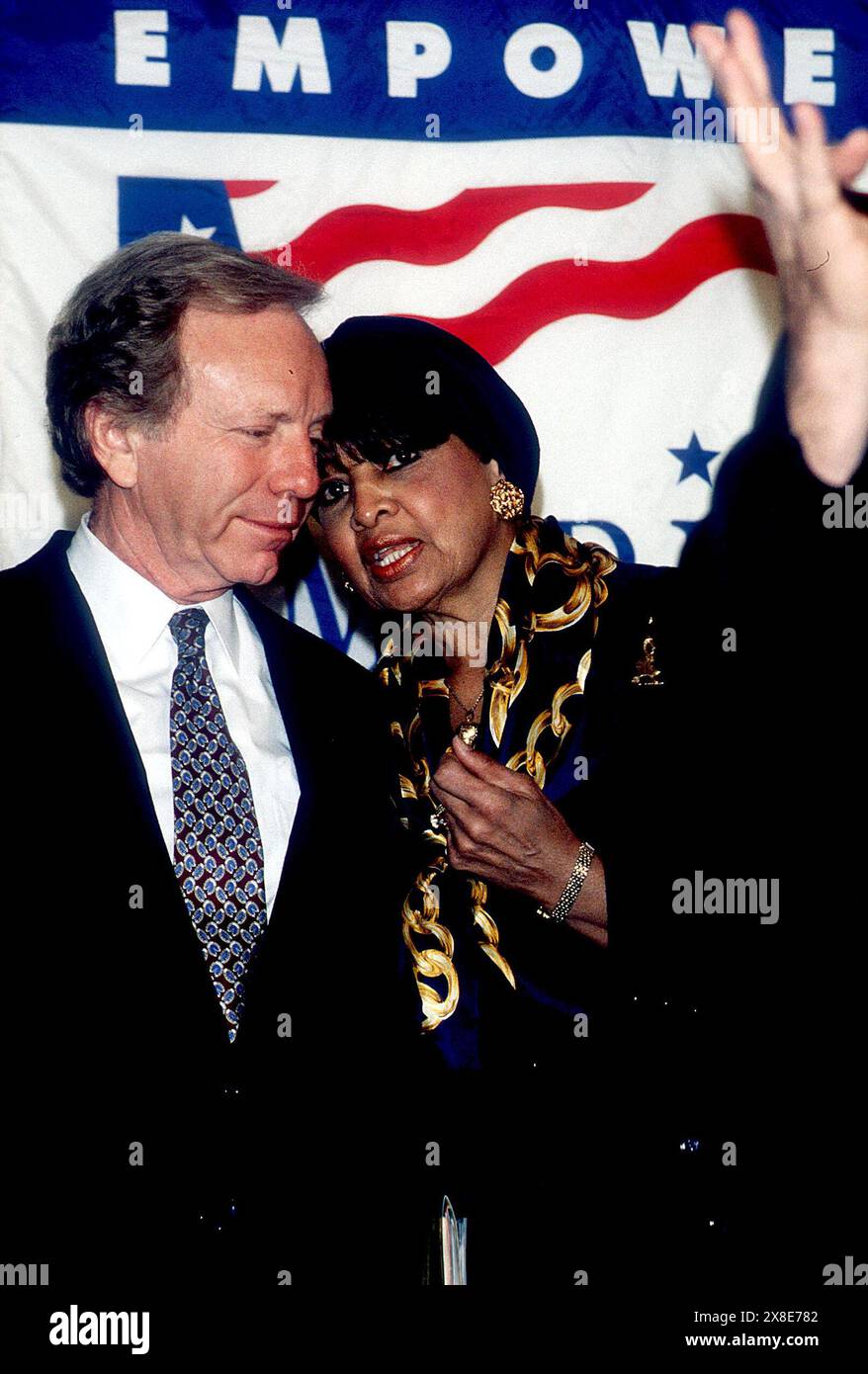 K7220JKEL: MCA RECORDS OFFENSIVE VIOLATIONS PRESS CONFERENCE.AT THE MAYFLOWER HOTEL, WASHINGTON, DC. 12/10/96.SENATOR JOSEPH LEIBERMAN, C. DELORES TUCKER . JAMES M. KELLY/ 1996(Credit Image: © JAMES M. KELLY/ZUMA Wire) EDITORIAL USAGE ONLY! Not for Commercial USAGE! Stock Photo