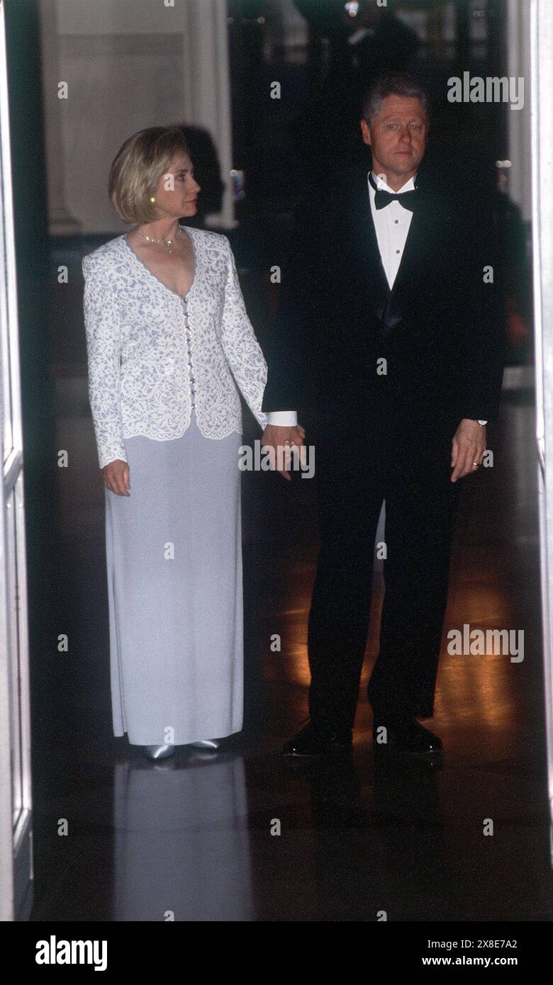 hillary clinton dress state dinner Hillary Clinton Fashions Caftan for White House State Dinner