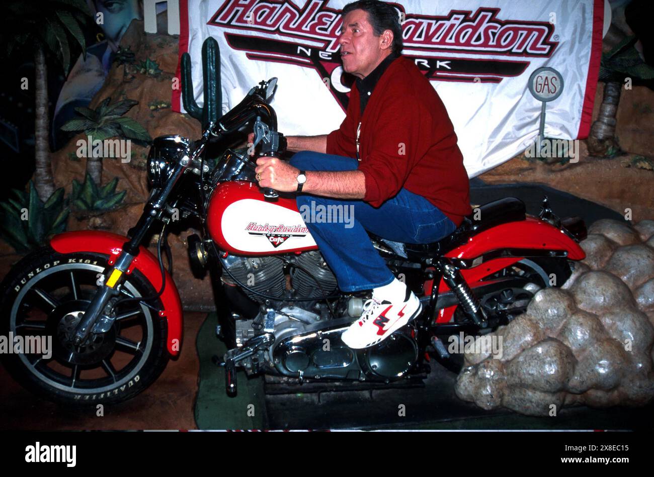 1995 NEW YORK.JERRY LEWIS AT THE HARLEY DAVIDSON CAFE IN NEW YORK 