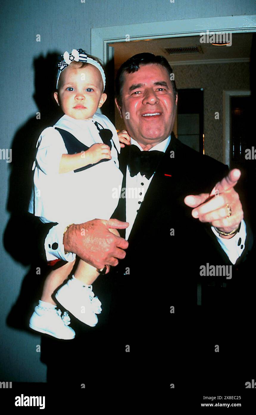 Danielle lewis and jerry lewis hi-res stock photography and images - Alamy, image size:860x1390