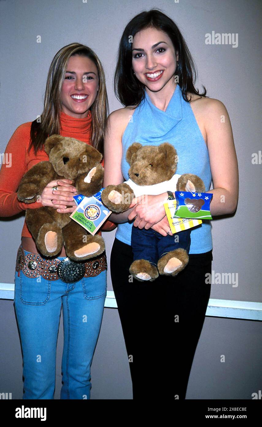 K24763JBU.THE VERMONT TEDDY BEAR EVENT IN NYC..ELIZABETH HENDRICKSON ...
