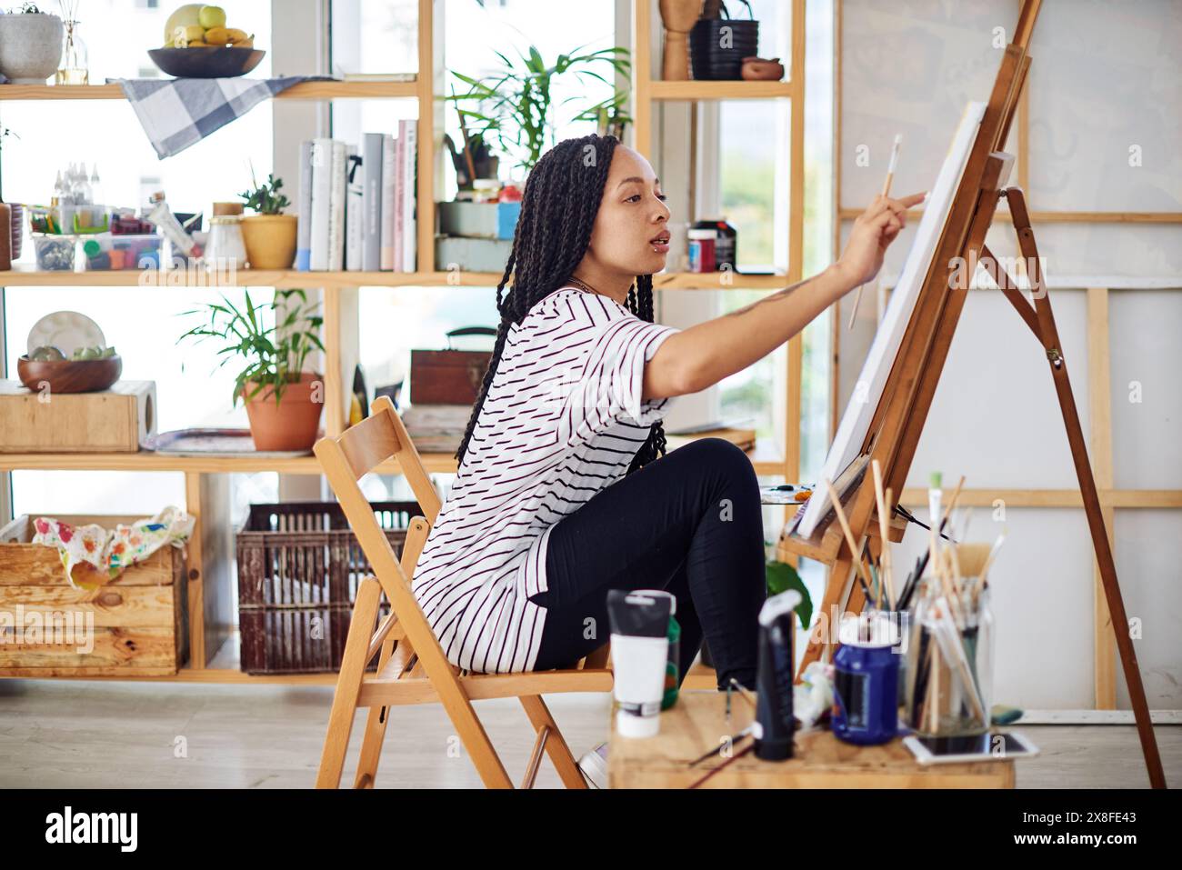 Girl painting on canvas in art class hi-res stock photography and ...