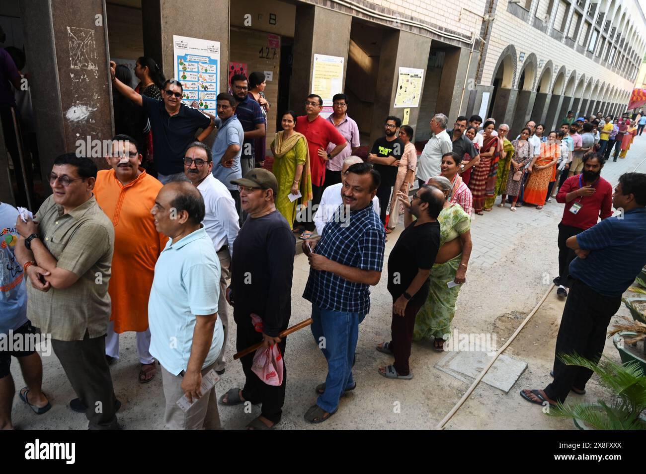 New Delhi, India. 25th May, 2024. Voters que-up to cast their vote at a polling booth in the ongoing Parliamentary Election in New Delhi. (Photo by Sondeep Shankar/Pacific Press) Credit: Pacific Press Media Production Corp./Alamy Live News Stock Photo