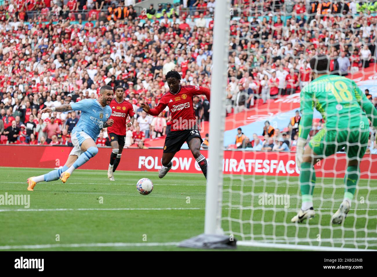 Kobbie Mainoo of Manchester Utd scores his teams 2nd goal. The Emirates