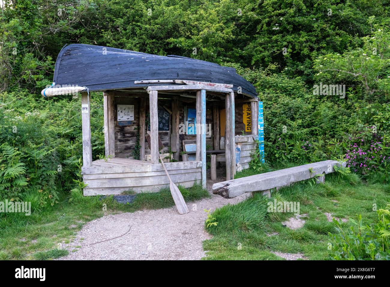 A hut for shelter with an upturned boat as a roof in the grounds of Trelissick Garden, Feock, Cornwall Stock Photo