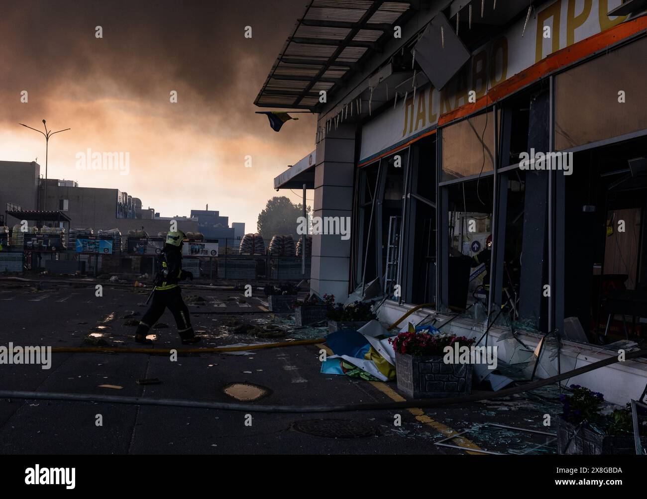 Kharkiv, Ukraine. May 25, 2024: Russia continues its assault- hitting an epicenter in the city of Kharkiv, Ukraine on Saturday, May 25, 2024. The number of casualties is still unknown. (Credit Image: © Svet Jacqueline/ZUMA Press Wire) EDITORIAL USAGE ONLY! Not for Commercial USAGE! Credit: ZUMA Press, Inc./Alamy Live News Stock Photo