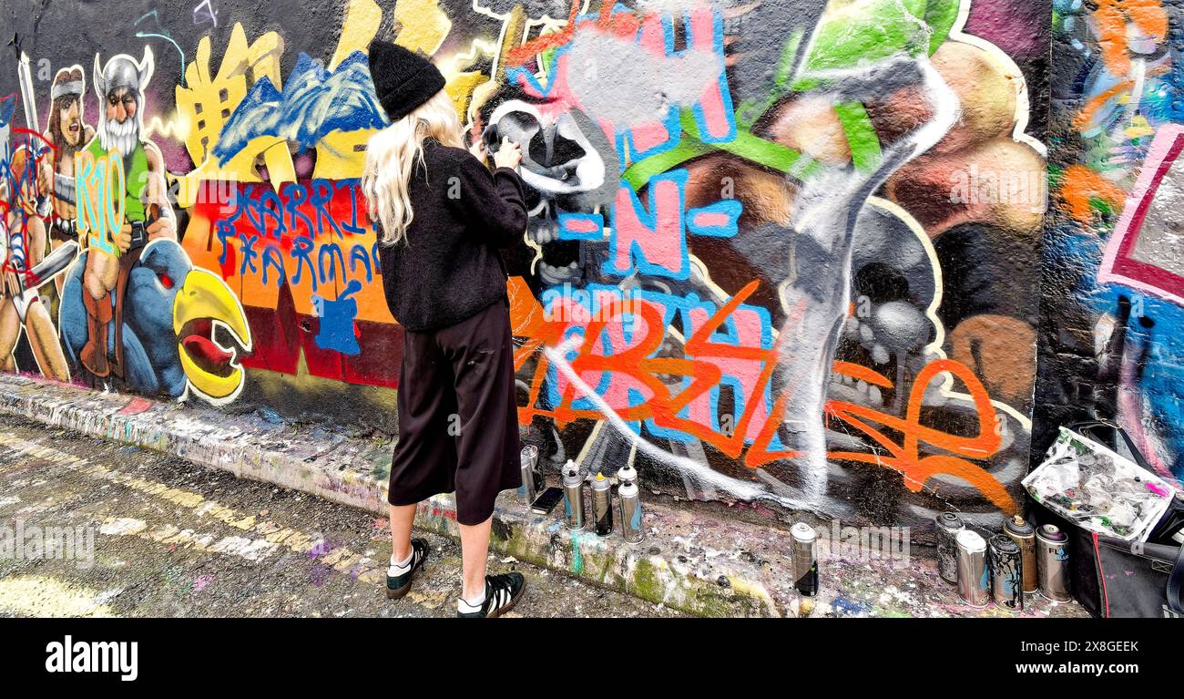 London Leake Street The Graffiti Tunnel artist painting the picture on the wall Stock Photo
