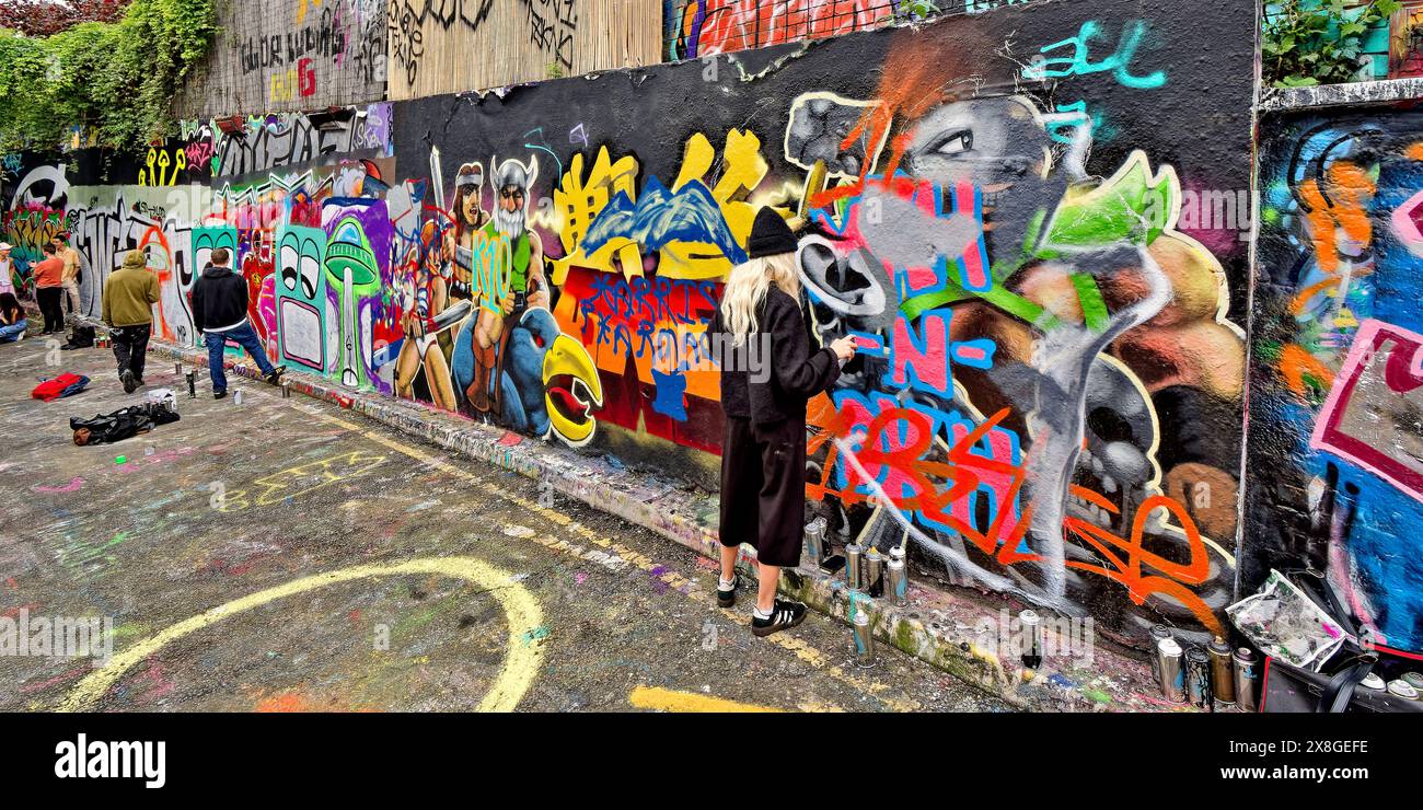 London Leake Street The Graffiti Tunnel artists painting pictures on the wall Stock Photo