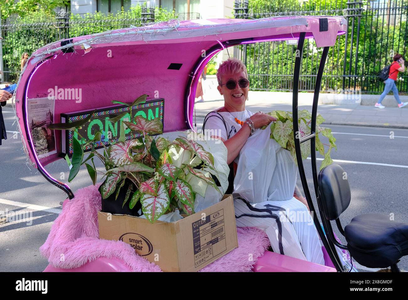 London, UK, 25th May, 2024. Visitors to the RHS Chelsea Flower Show are seen leaving with goodies after the sale on the final day of the event when exhibitors sell off props, ornaments, plants and flowers. Credit: Eleventh Hour Photography/Alamy Live News Stock Photo
