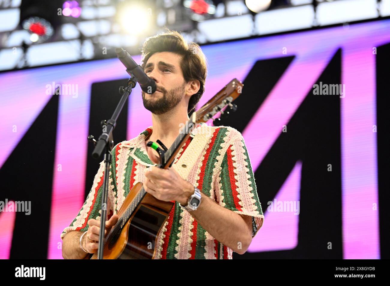 Alvaro Soler live bei einem Konzert auf dem Demokratiefest zu 75 Jahren