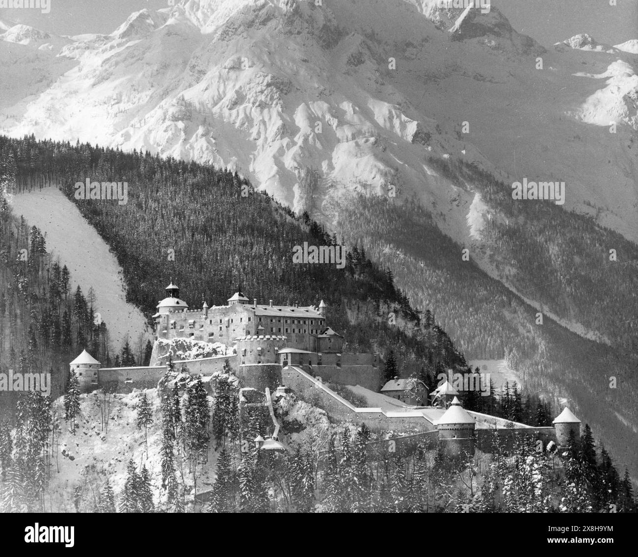 Burg  Hohenwerfen castle in Werfen, Austria used as Schloss Adler for the WW2 film WHERE EAGLES DARE 1968 Director BRIAN G. HUTTON Story and Screenplay ALISTAIR MacLEAN Music RON GOODWIN  Gershwin-Kastner Productions / Winkast Film Productions / Metro Goldwyn Mayer Stock Photo