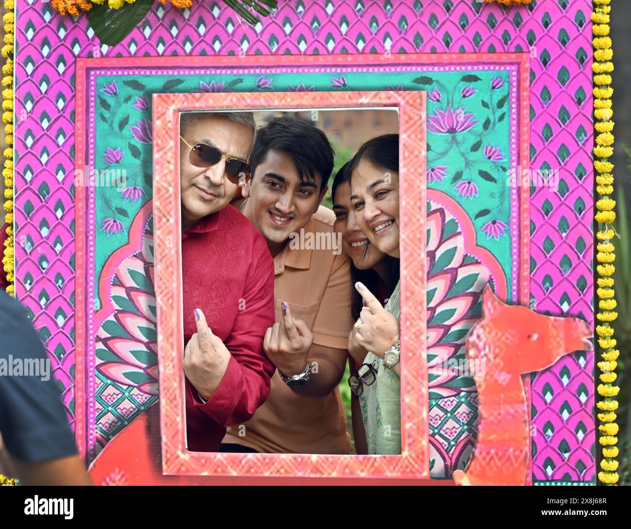 NEW DELHI, INDIA - MAY 25: Voters pose for a photograph at a selfie kiosk after casting their vote in the sixth round of polling at Nirman Bhawan, on May 25, 2024 in New Delhi, India. Polling for the sixth phase of general elections concluded in 58 constituencies across six states and two Union territories, including all seven seats in Delhi. Voter turnout across six states and two Union Territories during Phase 6 polling has been recorded at approximately 58.84 per cent, according to the Voter Turnout App of the Election Commission. (Photo by Sanjeev Verma/Hindustan Times/Sipa USA ) Stock Photo