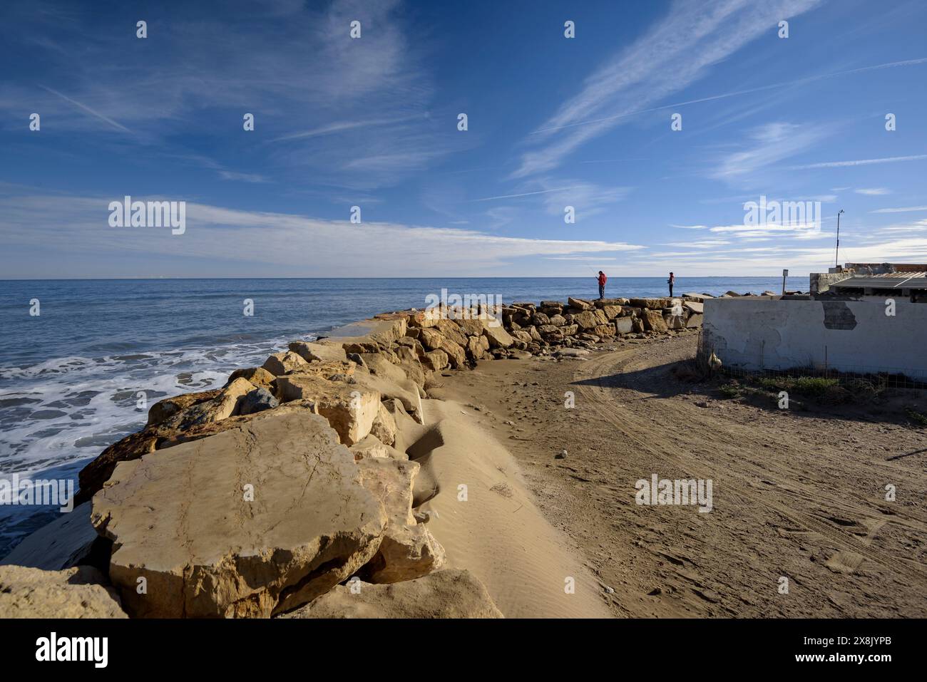 Muro de piedra en invierno hi-res stock photography and images - Alamy