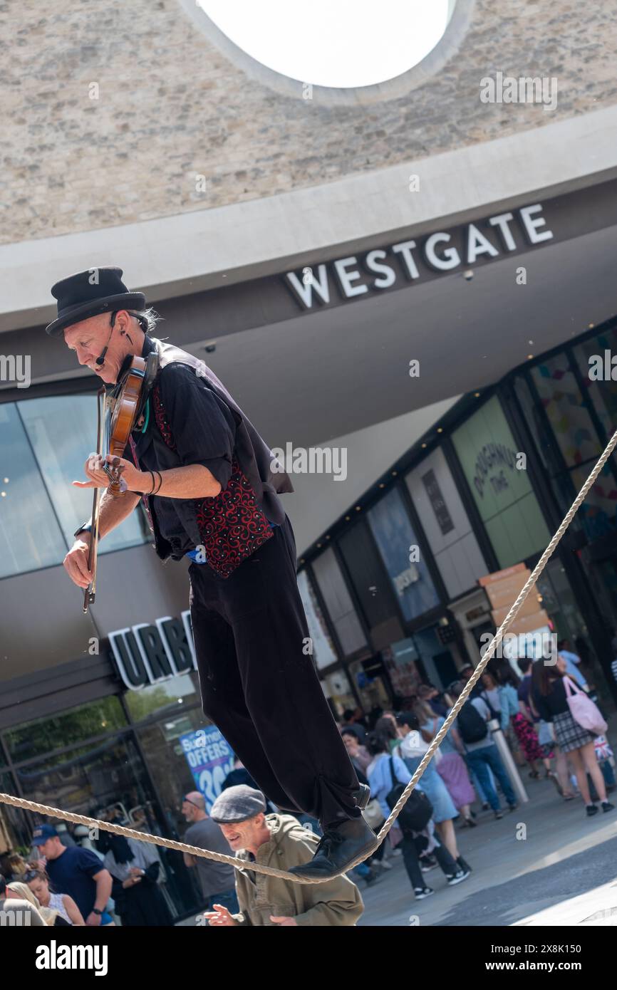 Kwabana Lindsay performing outside Westgate Centre, Oxford City. Stock Photo