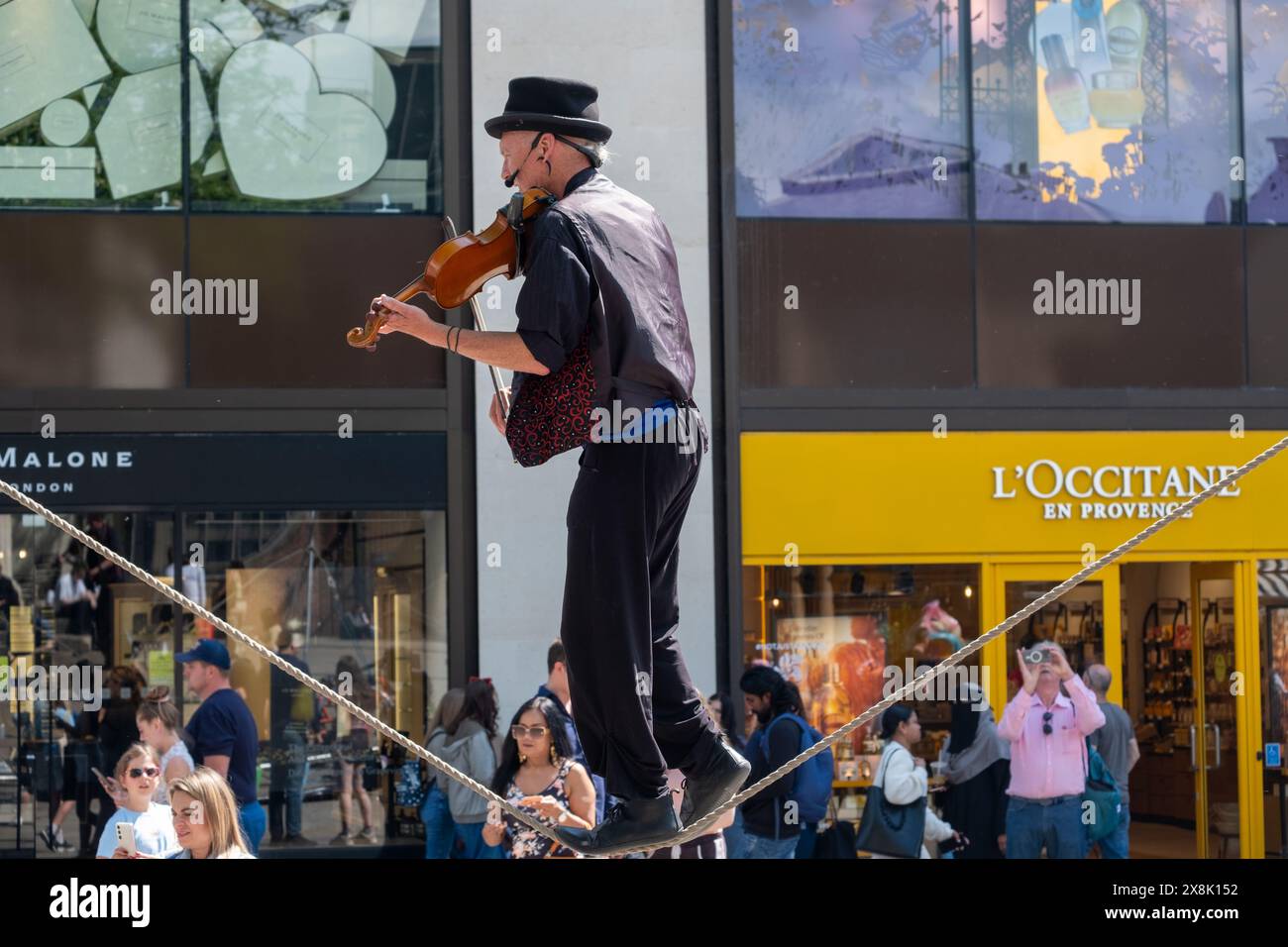 Kwabana Lindsay performing outside Westgate Centre, Oxford City. Stock Photo