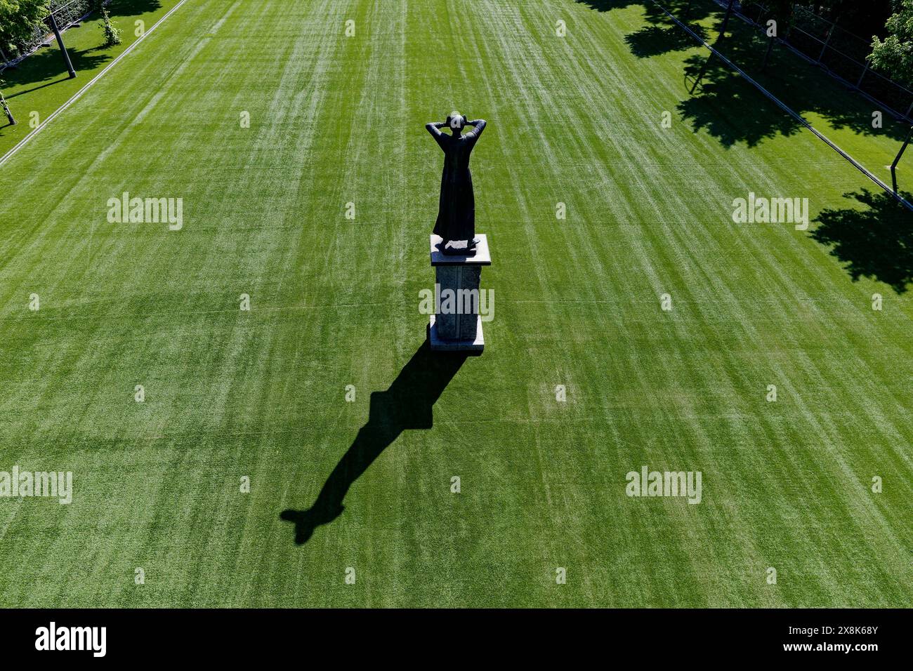 kunstrasen-fanmeile-zur-fu-ball-em-in-berlin-2024-05-26-deutschland