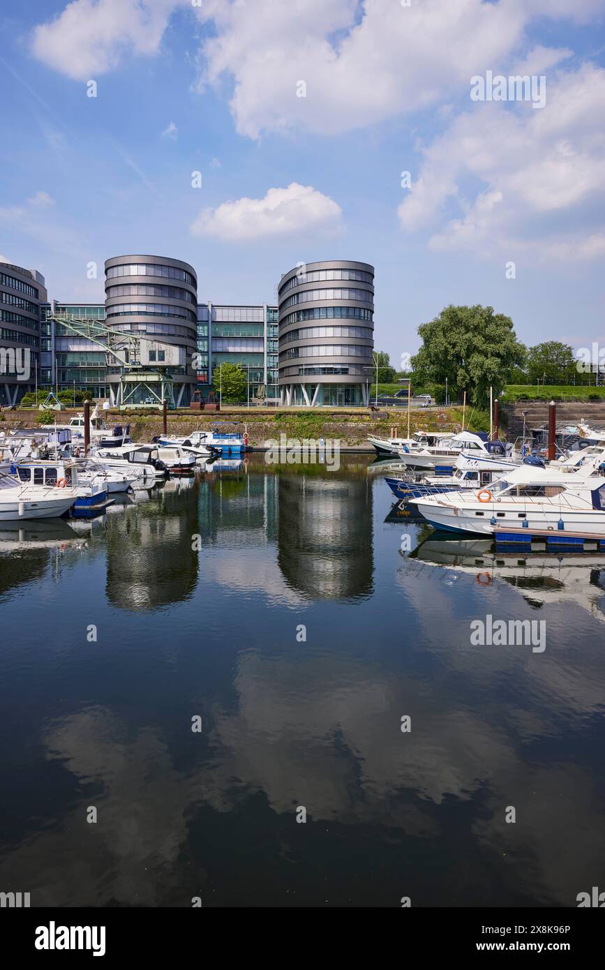 Five Boats office building by architect Sir Nicholas Grimshaw & Partners and the marina in the inner harbour of Duisburg, Ruhr district, independent Stock Photo