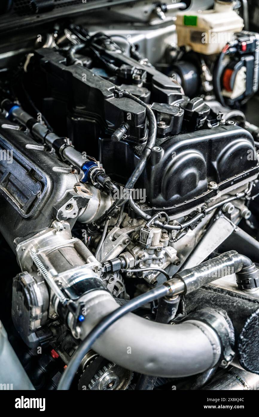 Car engine. Gasoline engine and car engine structure during technical ...