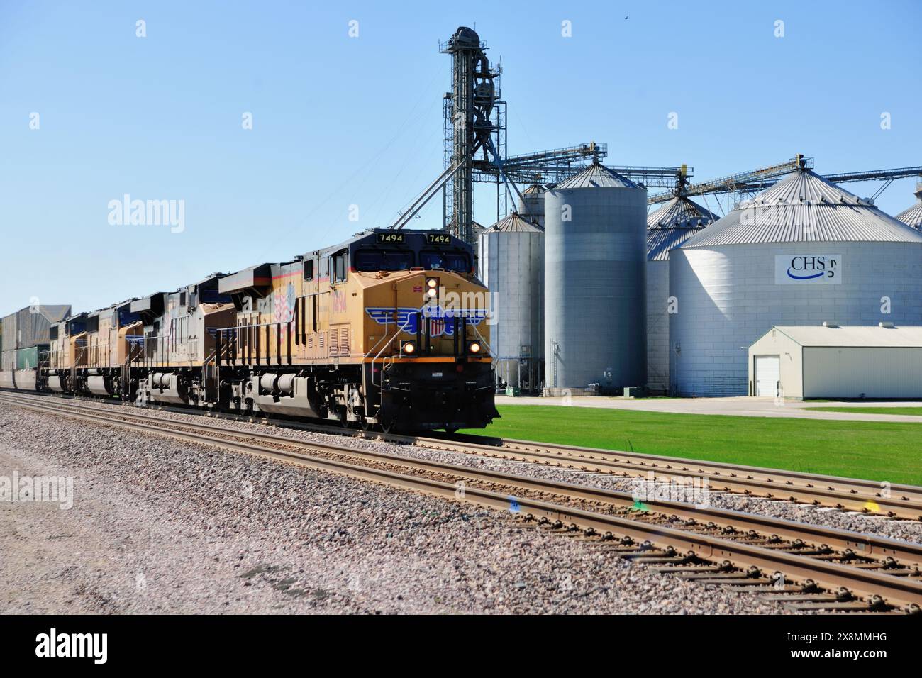 Maple Park, Illinois. A Union Pacific Railroad intermodal freight train, led by four locomotives, heading east to Chicago. Stock Photo