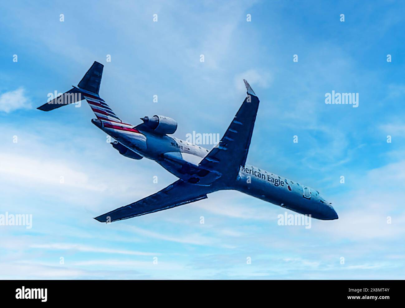 Jet passes overhead hi-res stock photography and images - Alamy