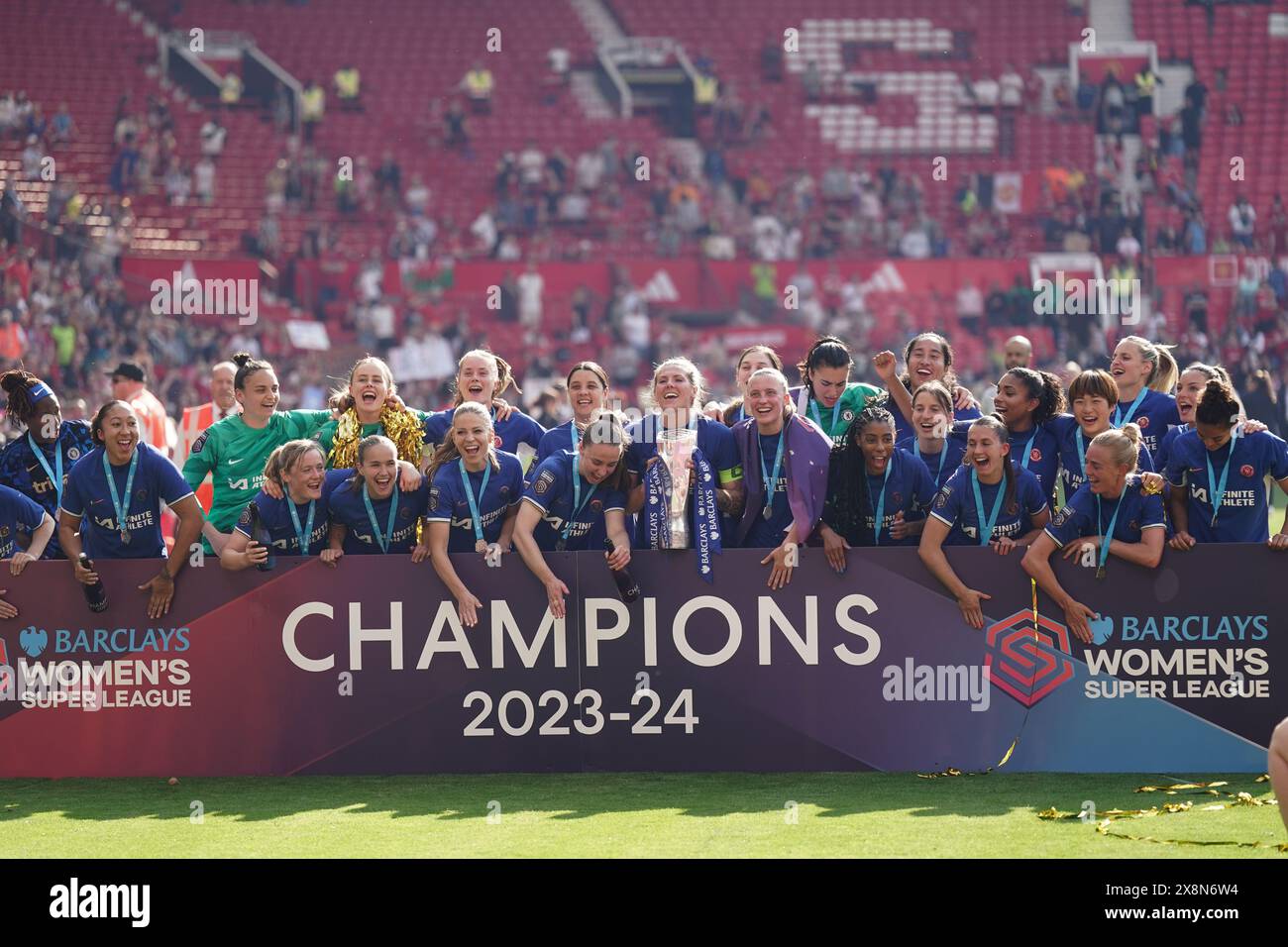 Manchester United Women v Chelsea Women Women’s Super League. 18.5.24  Old Trafford. ENGLAND - May 18.4.24 The Chelsea Women’s Team celebrate after winning the Women’s Super League  during the Women’s Super League match between Manchester United and Chelsea at Old Trafford Manchester on May 18 2024 in Manchester England. Stock Photo
