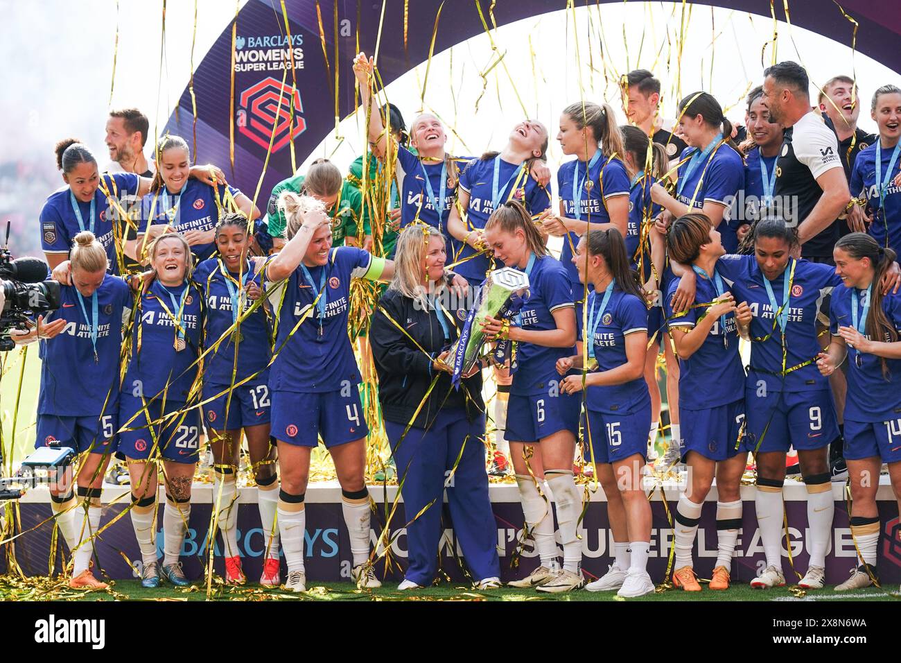 Manchester United Women v Chelsea Women Women’s Super League. 18.5.24  Old Trafford. ENGLAND - May 18.4.24 The Chelsea Women’s Team celebrate after winning the Women’s Super League  during the Women’s Super League match between Manchester United and Chelsea at Old Trafford Manchester on May 18 2024 in Manchester England. Stock Photo