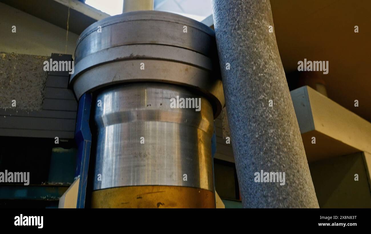 Tokamak reactor hi-res stock photography and images - Alamy