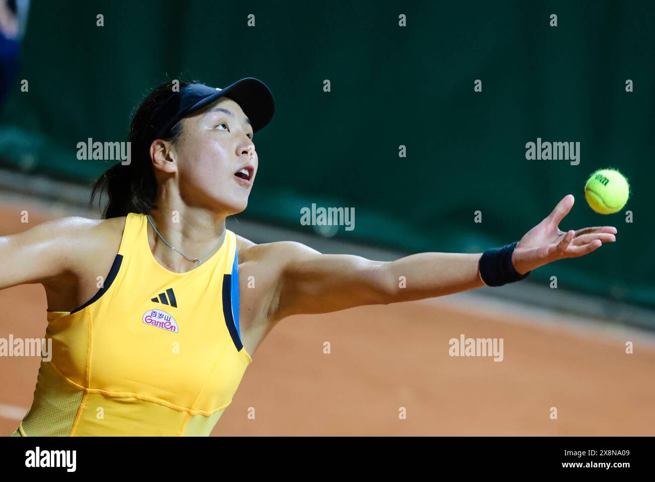 Paris, France. 26th May, 2024. Tennis: Grand Slam/WTA Tour, French Open, singles, women, 1st round. Xinyu (China) - Niemeier (Dortmund). Xinyu Wang is in action. Credit: Frank Molter/dpa/Alamy Live News Stock Photo