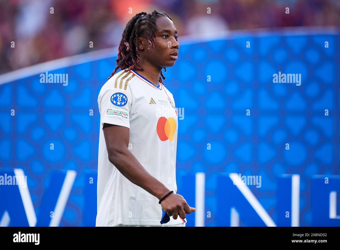 melchie-dumornay-of-olympique-lyonnais-looks-on-during-the-uefa-women-s