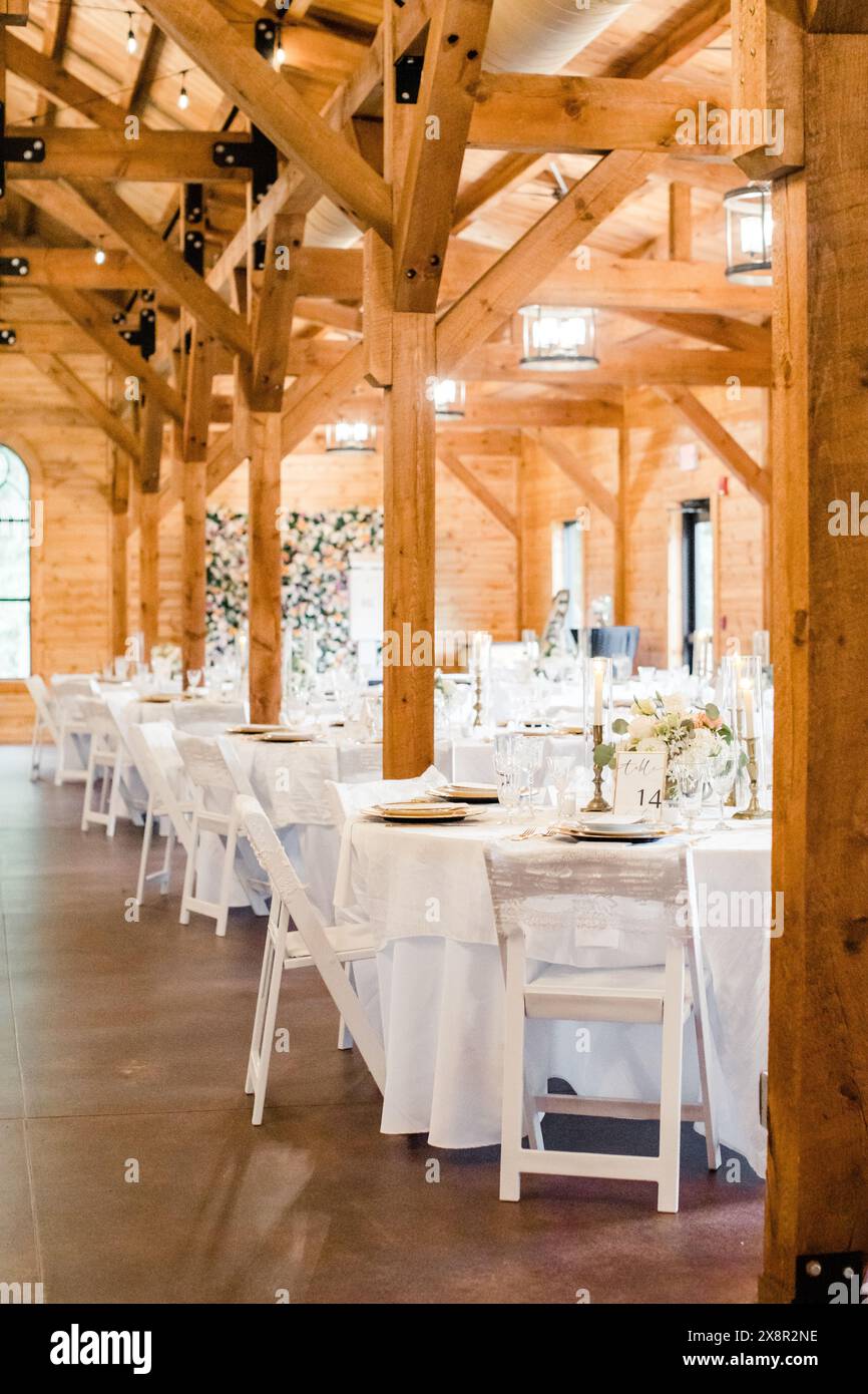 Rustic reception hi-res stock photography and images - Alamy