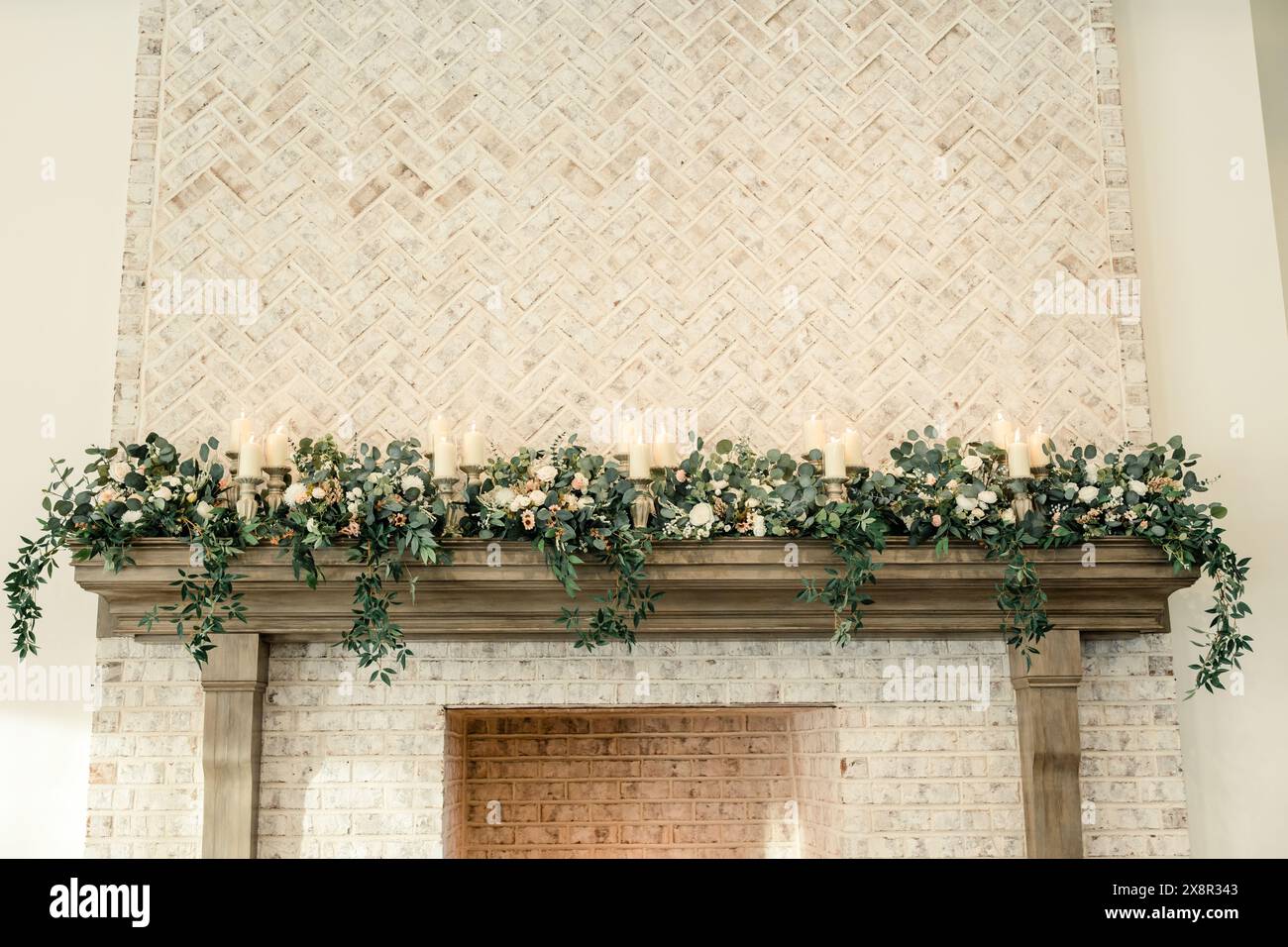 Fireplace mantel hi-res stock photography and images - Alamy