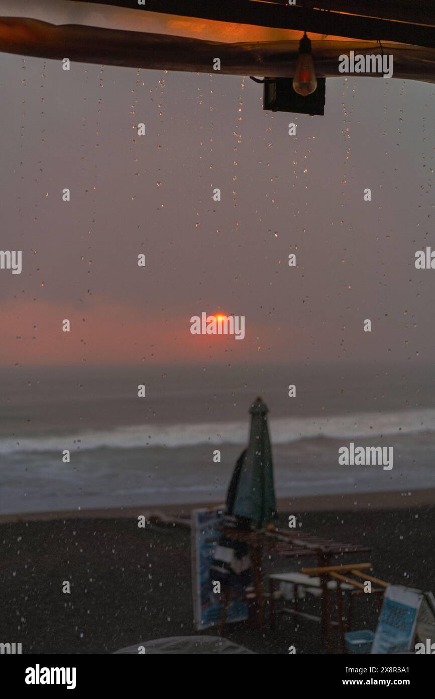 Raindrops and beach hi-res stock photography and images - Alamy