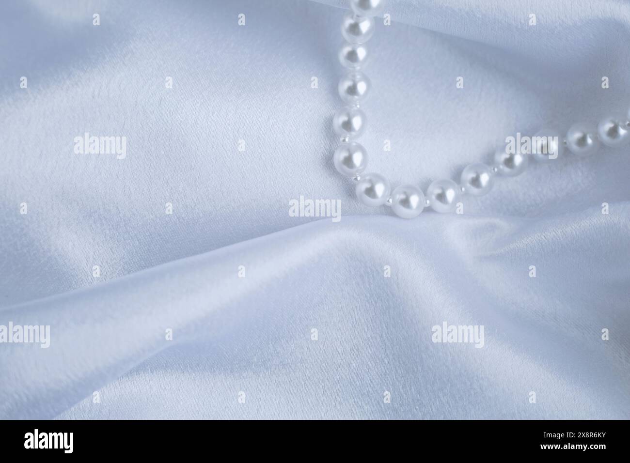Satin white wave pattern hi-res stock photography and images - Alamy
