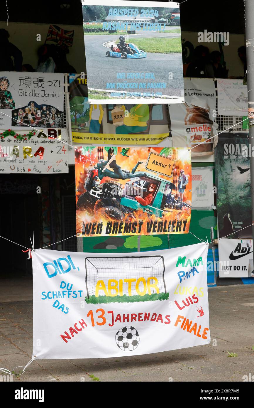 21.05.2024 Plakate und Transparente mit guten Wünschen zur Unterstützung bei den Abitur Prüfungen mündlich und schriftlich (Foto: Peter Henrich) Stock Photo