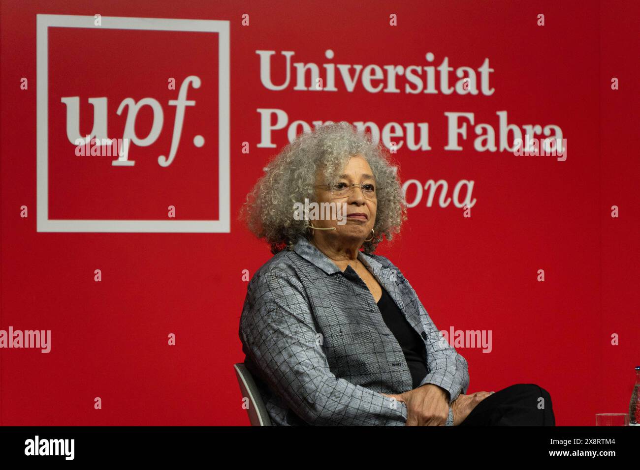 Barcelona, Spain. 27th May, 2024. Angela Davis gives a lecture at Pompeu Fabra University in Barcelona, where she spoke about racism, the Palestine conflict, and capitalism in society and universities. Angela Davis pronuncia una conferencia en la Universidad Pompeu Fabra de Barcelona, donde ha hablado sobre el racismo, el conflicto de Palestina y el capitalismo en la sociedad y las universidades. IN THE PIC:Angela Davis, monica tarribas News politics -Barcelona, Spain monday, may 27, 2024 (Photo by Eric Renom/LaPresse) Credit: LaPresse/Alamy Live News Stock Photo