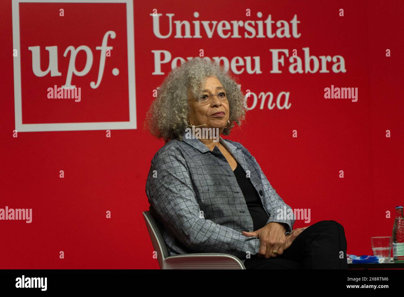 Barcelona, Spain. 27th May, 2024. Angela Davis gives a lecture at Pompeu Fabra University in Barcelona, where she spoke about racism, the Palestine conflict, and capitalism in society and universities. Angela Davis pronuncia una conferencia en la Universidad Pompeu Fabra de Barcelona, donde ha hablado sobre el racismo, el conflicto de Palestina y el capitalismo en la sociedad y las universidades. IN THE PIC:Angela Davis, monica tarribas News politics -Barcelona, Spain monday, may 27, 2024 (Photo by Eric Renom/LaPresse) Credit: LaPresse/Alamy Live News Stock Photo
