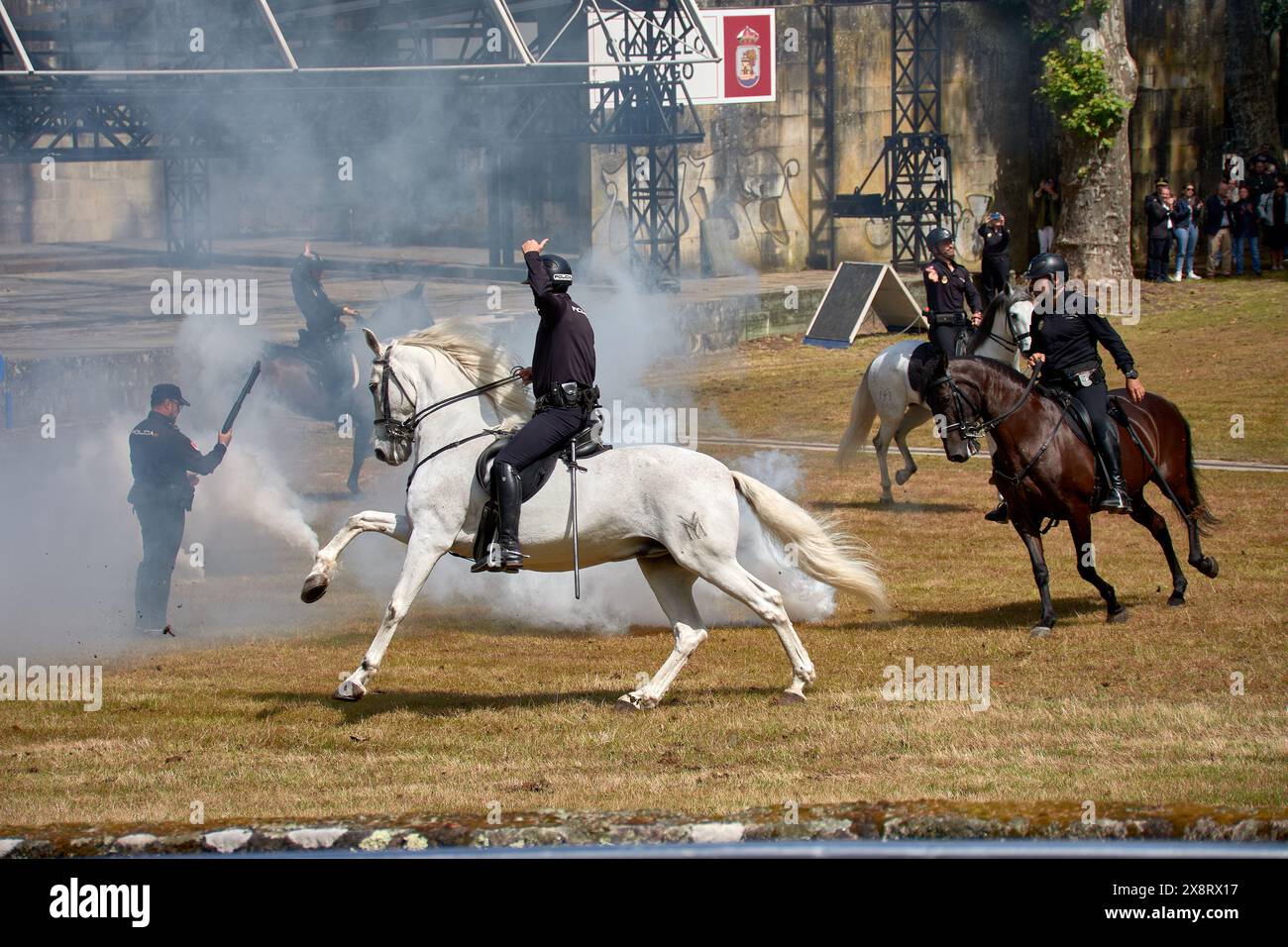 Police horse protest guarding hi-res stock photography and images - Alamy