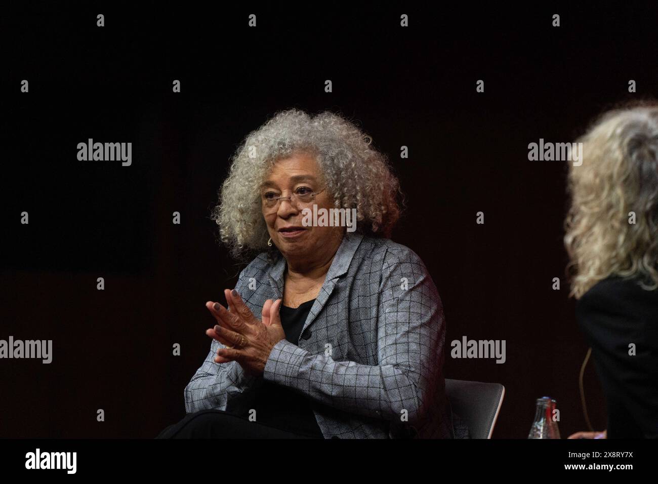 Barcelona, Spain. 27th May, 2024. Angela Davis gives a lecture at Pompeu Fabra University in Barcelona, where she spoke about racism, the Palestine conflict, and capitalism in society and universities. Angela Davis pronuncia una conferencia en la Universidad Pompeu Fabra de Barcelona, donde ha hablado sobre el racismo, el conflicto de Palestina y el capitalismo en la sociedad y las universidades. IN THE PIC:Angela Davis, monica tarribas News politics -Barcelona, Spain monday, may 27, 2024 (Photo by Eric Renom/LaPresse) Credit: LaPresse/Alamy Live News Stock Photo